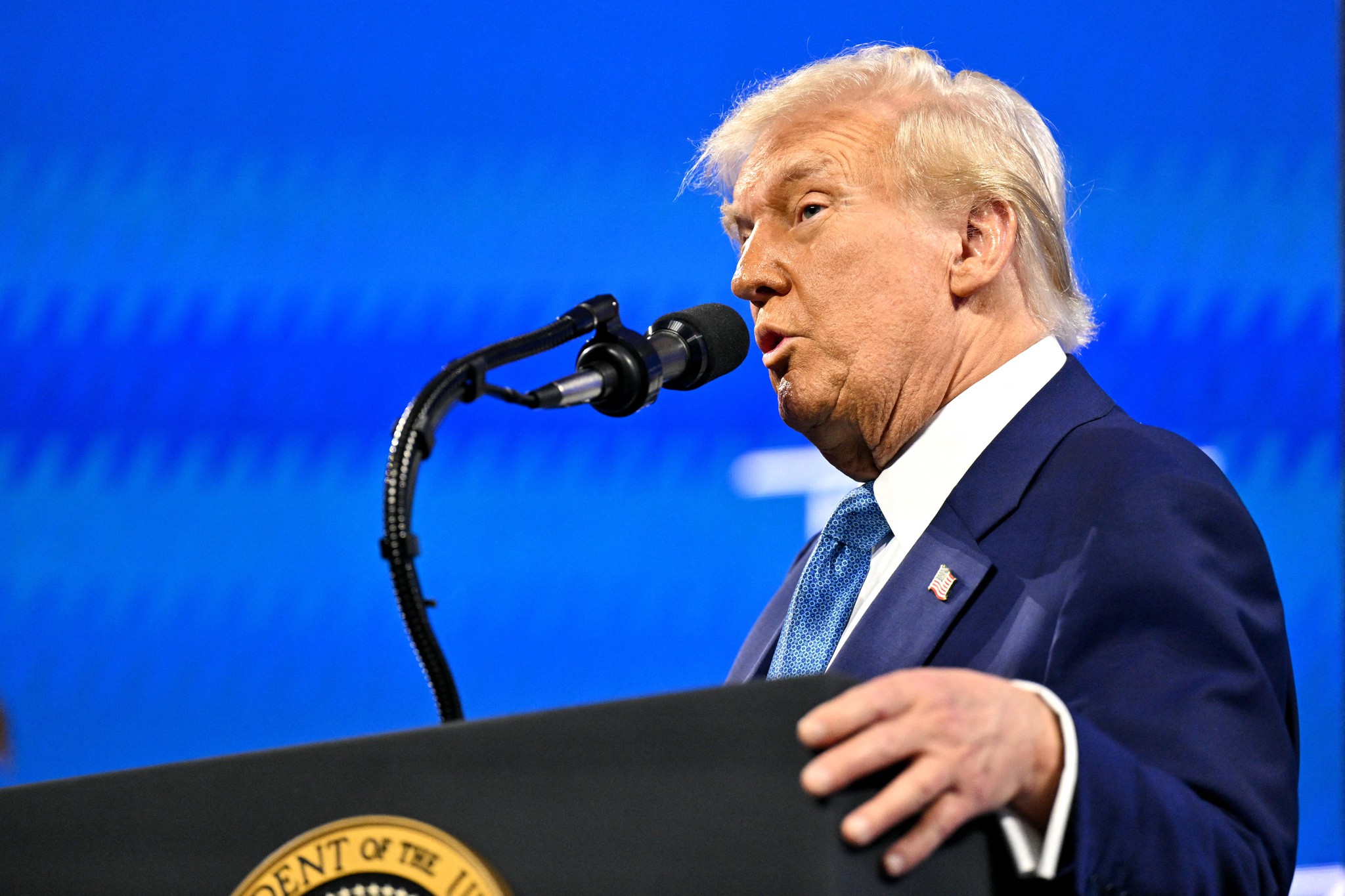 Trump face à la guerre en Ukraine : vers une paix sous surveillance américaine ?