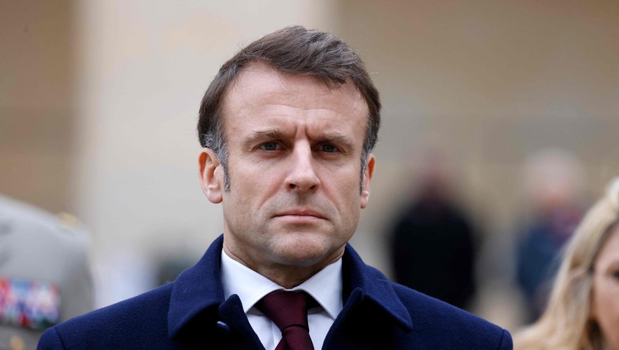 Macron dénonce une guerre inexistante : l’absurdité d’un dirigeant en crise