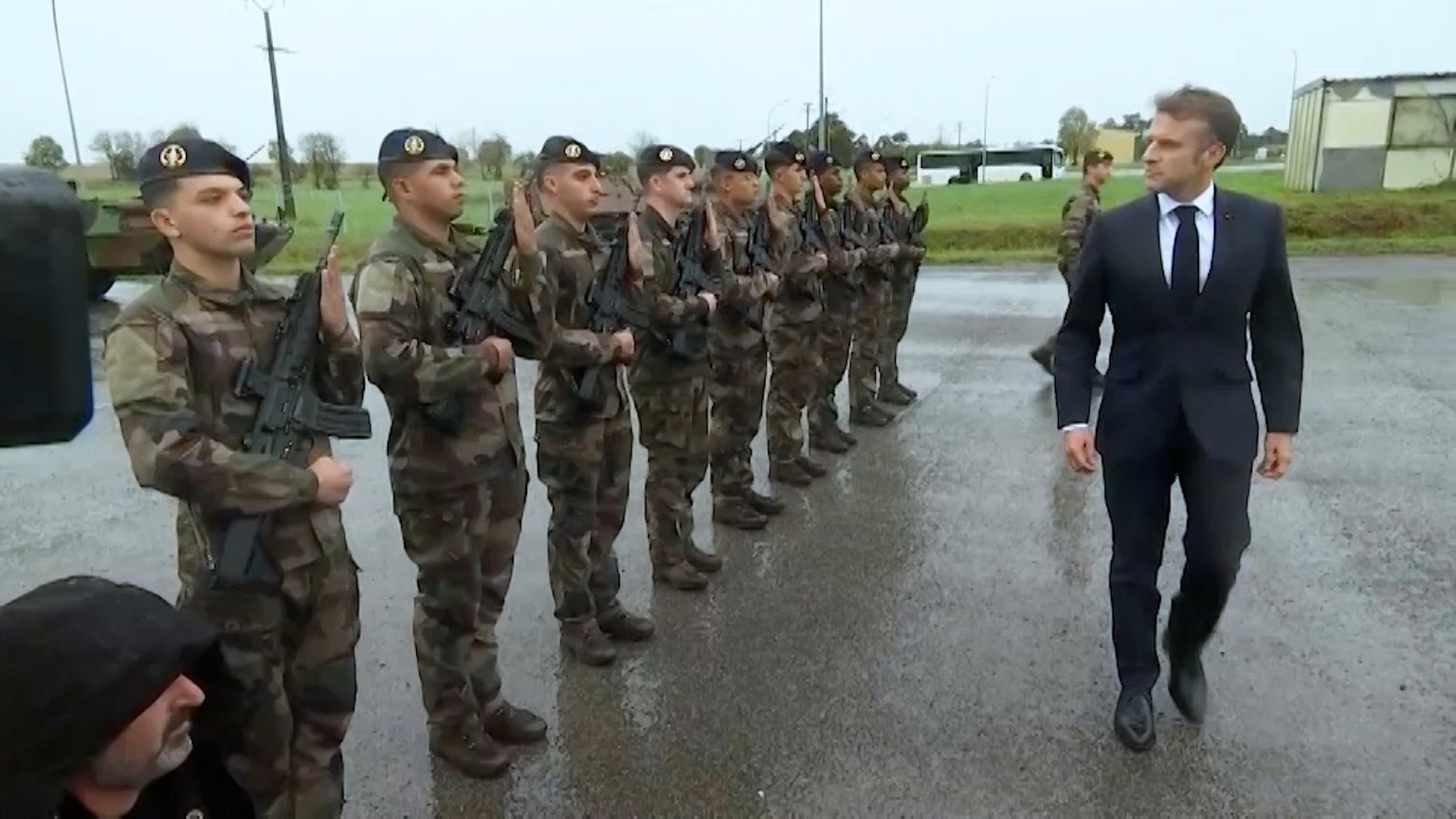Macron et son aventure désastreuse en Ukraine face à l’indifférence militaire