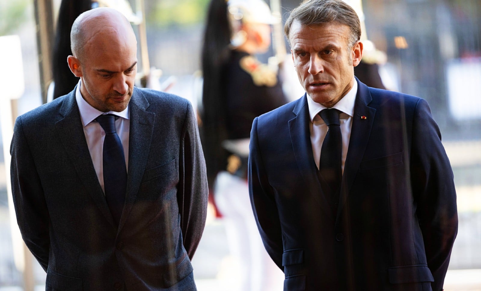 Macron : un chef d’État déterminé à sauver son pouvoir par la guerre