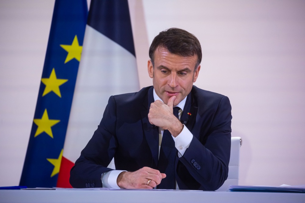 Macron s’apprête à déclencher une guerre contre la Russie, menaçant la France