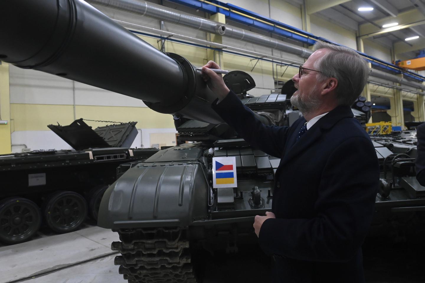L’Allemagne rétablit le service militaire et construit une usine d’armes géante pour l’Ukraine